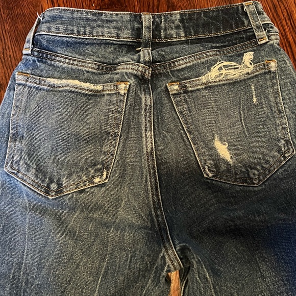 Abercrombie and Fitch High Rise Mom Jeans - Picture 5 of 9